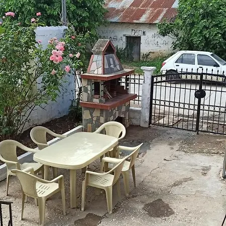 Aristotelis بيت للعطل *